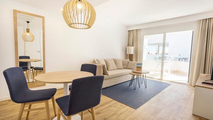 Suite Vista Mar Lateral Parque Nereida Suites Hotel Cala Ratjada Suite Vista Mar Lateral Parque Nereida Suites Hotel Cala Ratjada